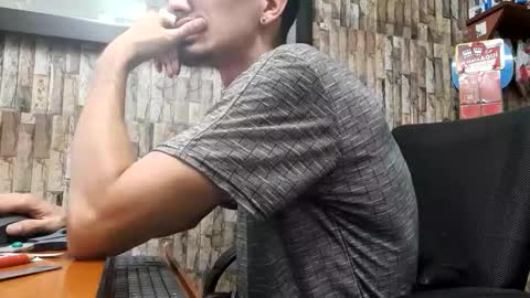 Snapshot of jhosuamoore chatting on 02-25-26, 12:31 Jhosuamoore online show from 02-25-26, 12:31