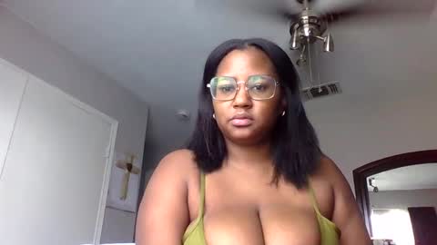 Snapshot of jigglypineapples chatting on 02-16-25, 06:54 goldenbaby online show from 02-16-25, 06:54