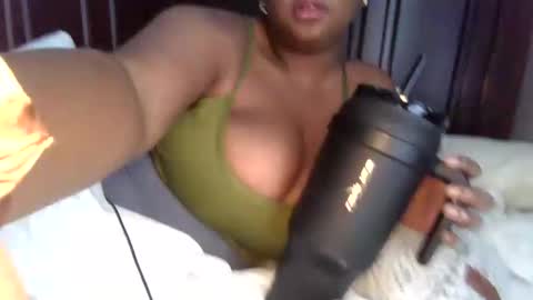 Snapshot of jigglypineapples chatting on 02-17-25, 02:59 goldenbaby online show from 02-17-25, 02:59