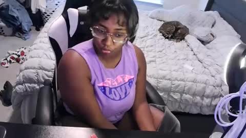 Snapshot of jigglypineapples chatting on 09-12-25, 12:00 goldenbaby online show from 09-12-25, 12:00