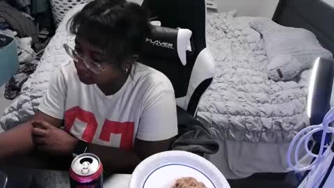 Snapshot of jigglypineapples chatting on 09-15-25, 01:16 goldenbaby online show from 09-15-25, 01:16