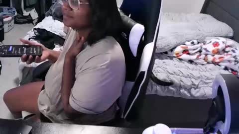 Snapshot of jigglypineapples chatting on 09-28-25, 01:44 goldenbaby online show from 09-28-25, 01:44