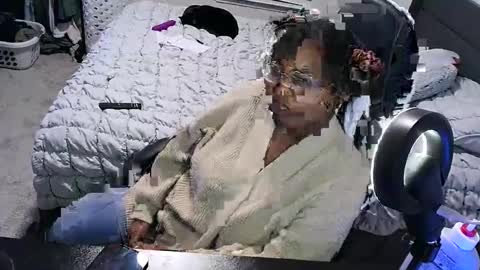 Snapshot of jigglypineapples chatting on 10-02-25, 01:45 goldenbaby online show from 10-02-25, 01:45