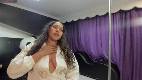Snapshot of jimena_bell chatting on 11-20-25, 02:23 Jimena online show from 11-20-25, 02:23