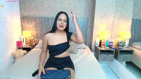 Jimena Salazar online show from 06-18-26, 07:40