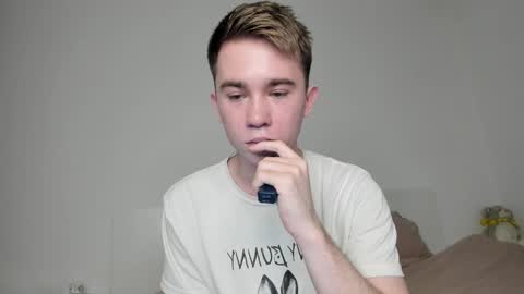 Snapshot of jimyti_bad_boy chatting on 03-04-25, 02:06 jimyti_bad_boy online show from 03-04-25, 02:06