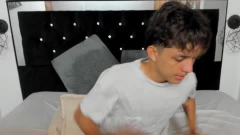 Snapshot of jisus_cat chatting on 11-17-25, 08:47 Jisus online show from 11-17-25, 08:47