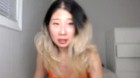 Jiwoo online show from 11-30-25, 11:09