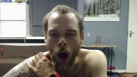 Snapshot of jjameson41 chatting on 11-04-25, 02:43 JamesJan van Rebel online show from 11-04-25, 02:43