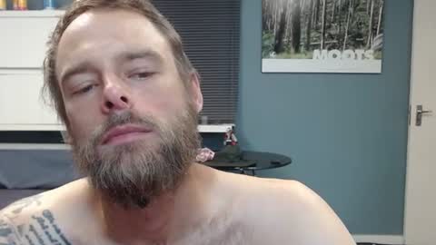 Snapshot of jjameson41 chatting on 01-11-26, 02:49 JamesJan van Rebel online show from 01-11-26, 02:49