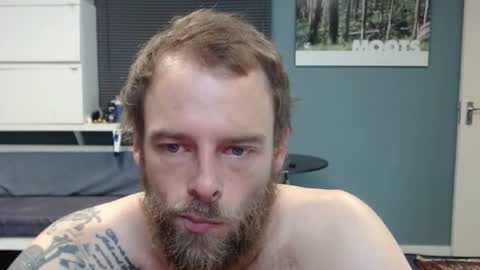 Snapshot of jjameson41 chatting on 01-12-26, 02:50 JamesJan van Rebel online show from 01-12-26, 02:50