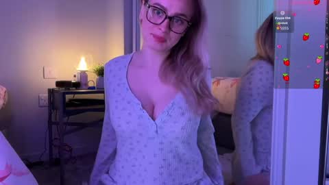 Snapshot of jjulietterose chatting on 05-07-26, 08:42 Juliette Rose online show from 05-07-26, 08:42