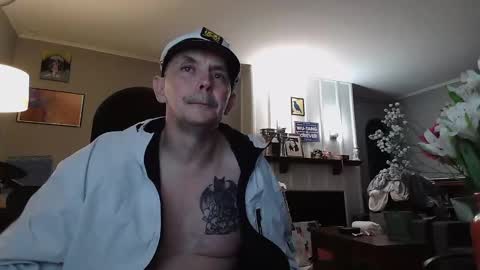 Snapshot of jmo0209 chatting on 10-25-25, 08:33 jmo0209 online show from 10-25-25, 08:33