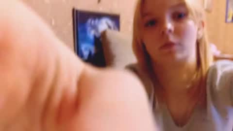 Snapshot of joannieherzberg chatting on 10-16-25, 07:15 Mila online show from 10-16-25, 07:15