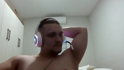 joaovitor302 online show from 10-08-25, 09:56