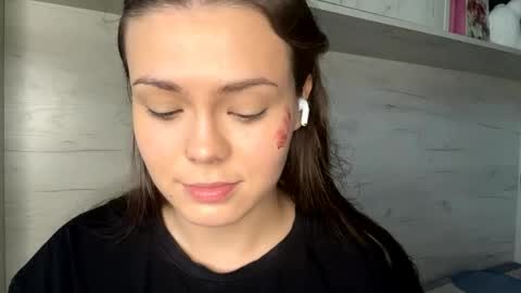 Snapshot of jodeesolarz chatting on 04-22-26, 10:28 Mila online show from 04-22-26, 10:28