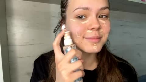 Snapshot of jodeesolarz chatting on 04-25-26, 10:18 Mila online show from 04-25-26, 10:18