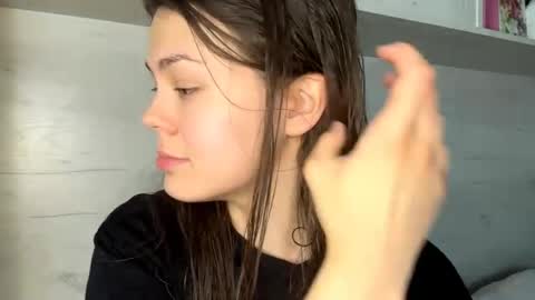 Snapshot of jodeesolarz chatting on 04-30-26, 10:54 Mila online show from 04-30-26, 10:54