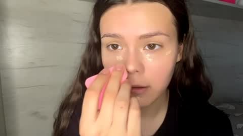 Snapshot of jodeesolarz chatting on 05-19-26, 10:43 Mila online show from 05-19-26, 10:43
