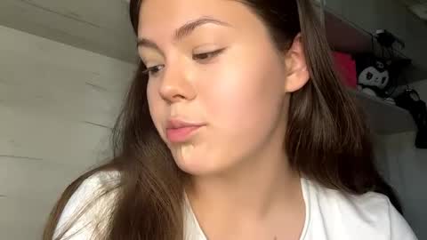 Snapshot of jodeesolarz chatting on 05-21-26, 10:11 Mila online show from 05-21-26, 10:11