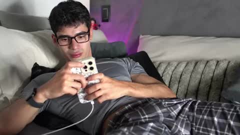 joe_steel1 online show from 05-05-26, 01:57