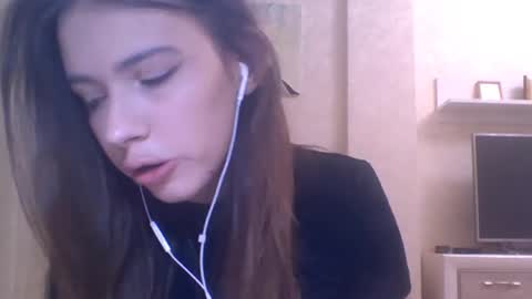 Jennifer online show from 10-17-25, 04:09