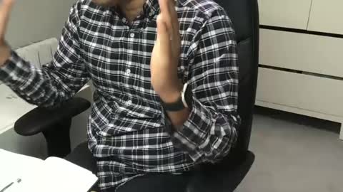 Snapshot of joeshades21 chatting on 02-14-25, 10:07 joeshades21 online show from 02-14-25, 10:07