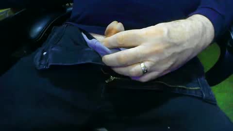 Snapshot of joeyballs123 chatting on 12-19-25, 04:47 joeyballs123 online show from 12-19-25, 04:47