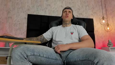     online show from 12-12-24, 03:43