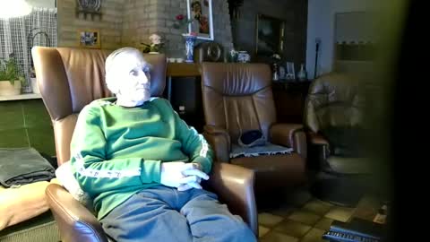 Snapshot of johan7_heet chatting on 12-14-24, 07:36 johan7 heet online show from 12-14-24, 07:36