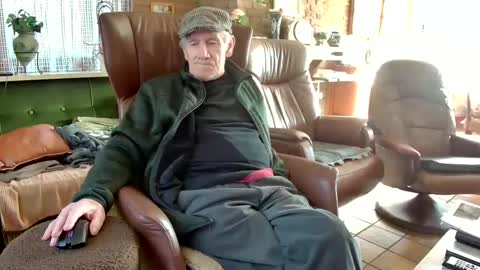 Snapshot of johan7_heet chatting on 02-19-25, 02:23 johan7 heet online show from 02-19-25, 02:23