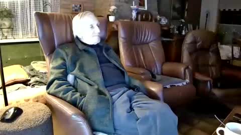 Snapshot of johan7_heet chatting on 02-22-25, 05:57 johan7 heet online show from 02-22-25, 05:57