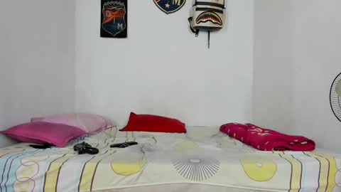 Snapshot of johan_and_antonella chatting on 12-15-24, 05:45 johan_and_antonella online show from 12-15-24, 05:45