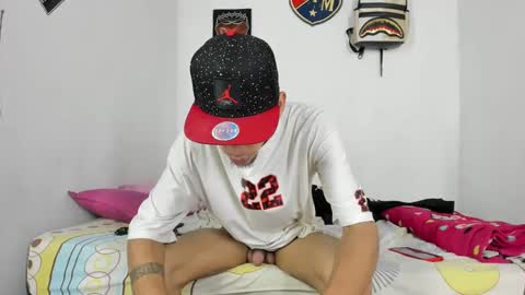 Snapshot of johan_and_antonella chatting on 12-15-24, 06:37 johan_and_antonella online show from 12-15-24, 06:37