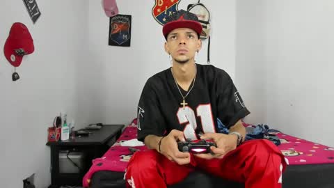 Snapshot of johan_and_antonella chatting on 12-27-24, 05:20 johan_and_antonella online show from 12-27-24, 05:20