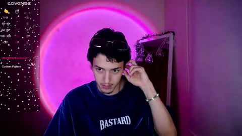 johan_parker222 online show from 02-11-26, 01:54