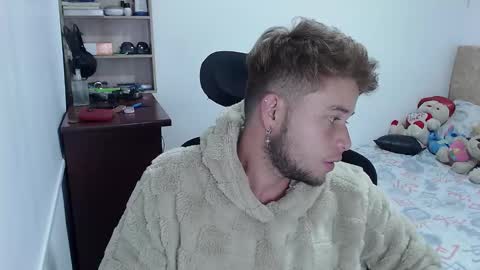 Snapshot of johanleonsweetboy chatting on 12-30-24, 05:04 JOHAN independient model online show from 12-30-24, 05:04