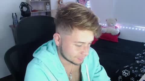 Snapshot of johanleonsweetboy chatting on 02-03-25, 07:10 JOHAN independient model online show from 02-03-25, 07:10