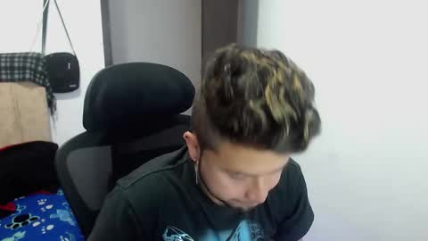 Snapshot of johanleonsweetboy chatting on 09-26-25, 02:32 JOHAN independient model online show from 09-26-25, 02:32