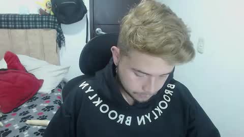 Snapshot of johanleonsweetboy chatting on 10-14-25, 03:57 JOHAN independient model online show from 10-14-25, 03:57