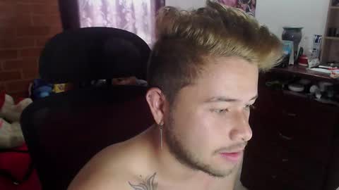 Snapshot of johanleonsweetboy chatting on 10-29-25, 02:30 JOHAN independient model online show from 10-29-25, 02:30