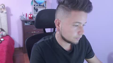 Snapshot of johanleonsweetboy chatting on 07-19-26, 04:00 JOHAN independient model online show from 07-19-26, 04:00