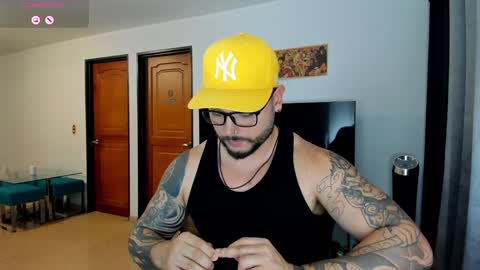 Snapshot of johatsu chatting on 02-03-25, 11:05 King - online show from 02-03-25, 11:05