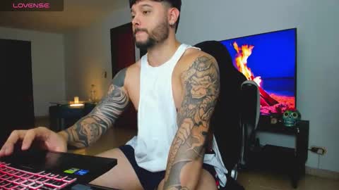 Snapshot of johatsu chatting on 10-28-25, 12:25 King - online show from 10-28-25, 12:25