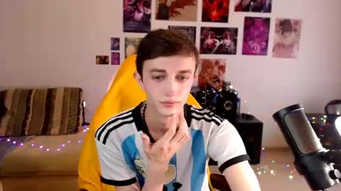 Snapshot of john_winx chatting on 06-28-26, 06:19 john_winx online show from 06-28-26, 06:19