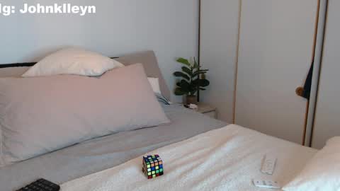 Snapshot of johnklleyn chatting on 04-06-26, 07:04 john online show from 04-06-26, 07:04