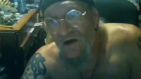 Snapshot of johnnyshung1 chatting on 12-03-25, 04:27 johnnyshung1 online show from 12-03-25, 04:27