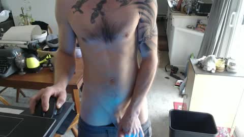 Snapshot of johnnytomcat chatting on 10-09-25, 06:28 JohnnyTomcat online show from 10-09-25, 06:28