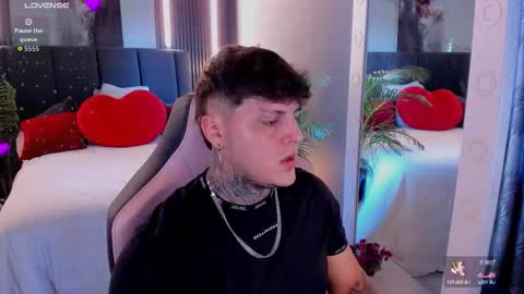 Snapshot of johny_multicum chatting on 09-09-25, 09:14 Johny online show from 09-09-25, 09:14