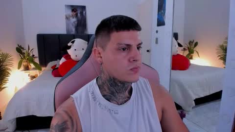 Snapshot of johny_multicum chatting on 10-10-25, 04:06 Johny online show from 10-10-25, 04:06